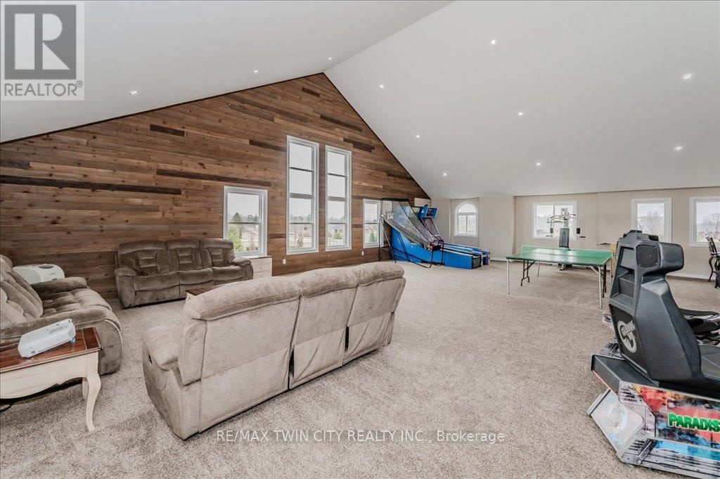110 DEER CRESCENT Image 19