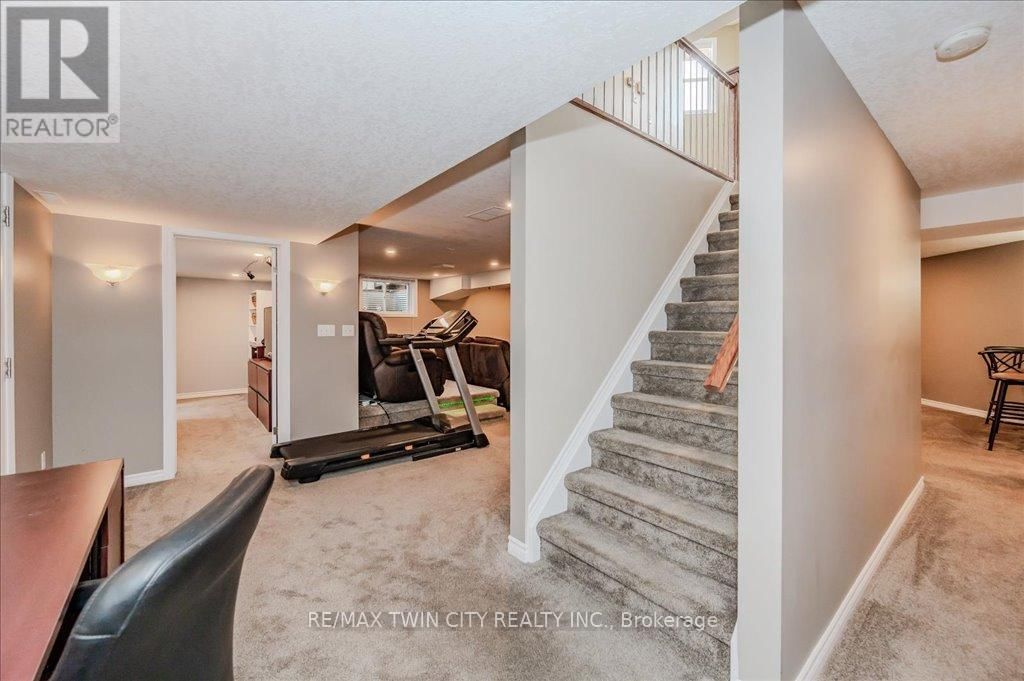 110 DEER CRESCENT Image 27