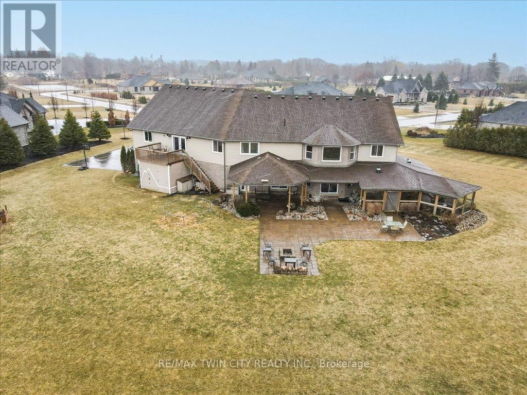110 DEER CRESCENT Image 32