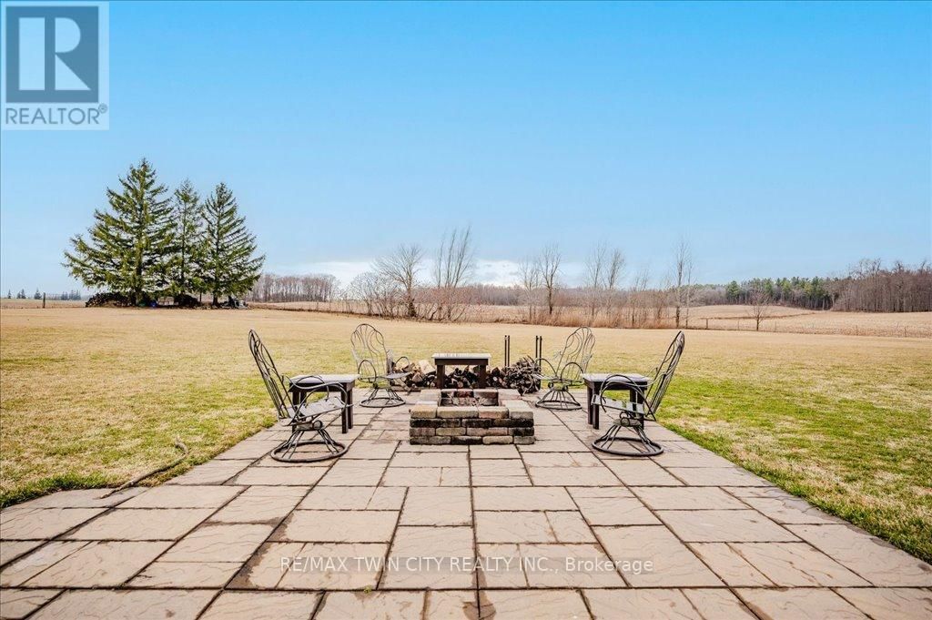 110 DEER CRESCENT Image 34