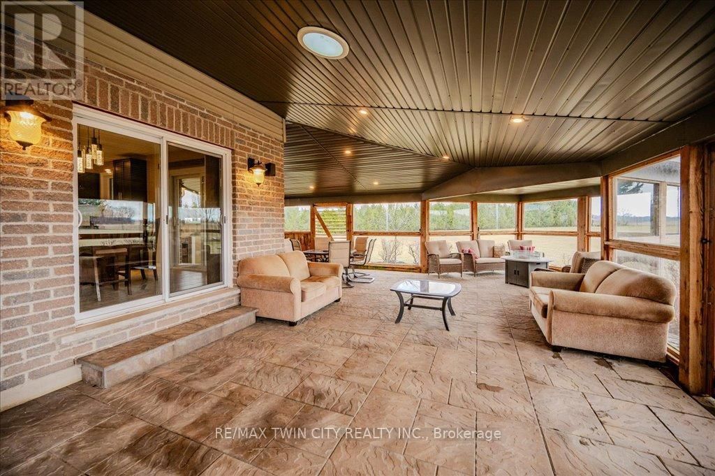110 DEER CRESCENT Image 35