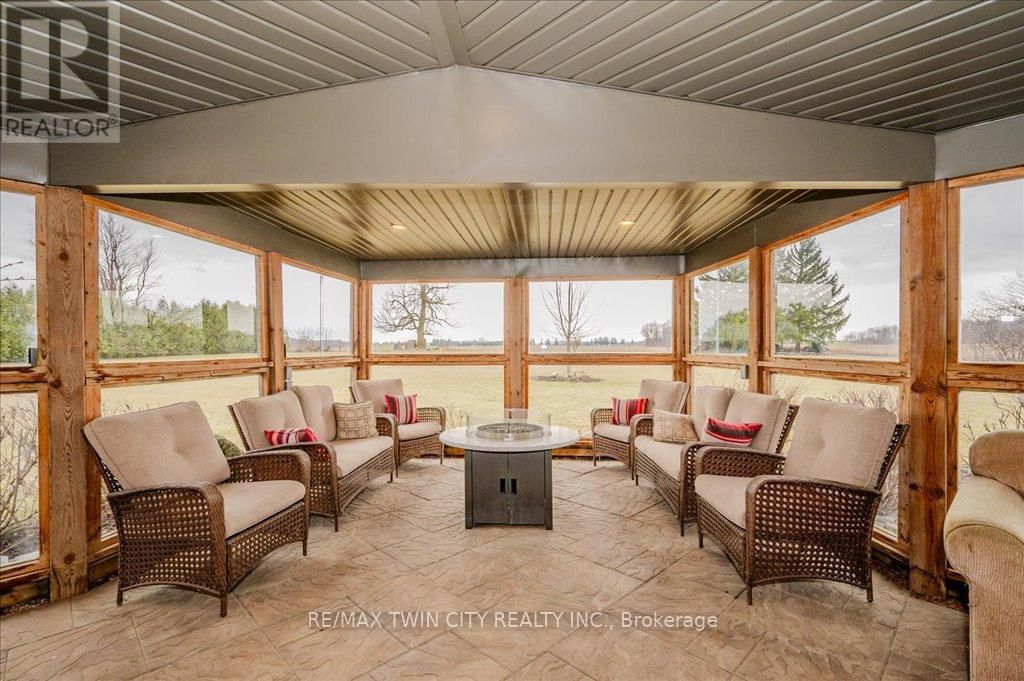 110 DEER CRESCENT Image 36