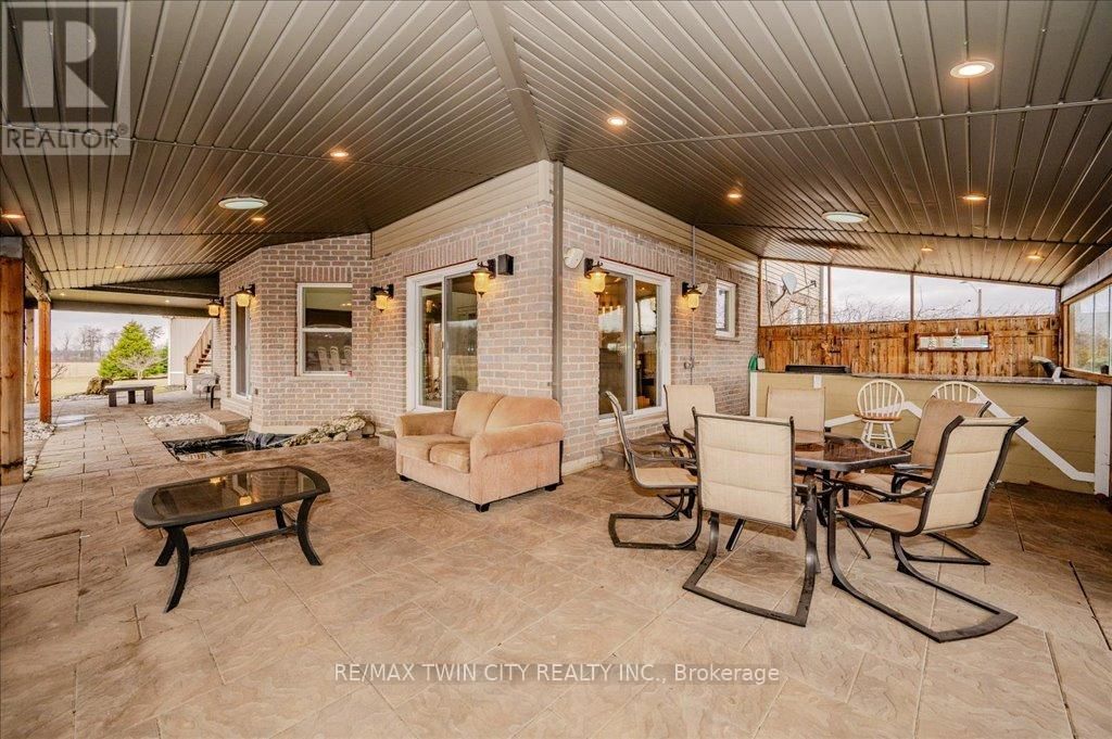 110 DEER CRESCENT Image 37