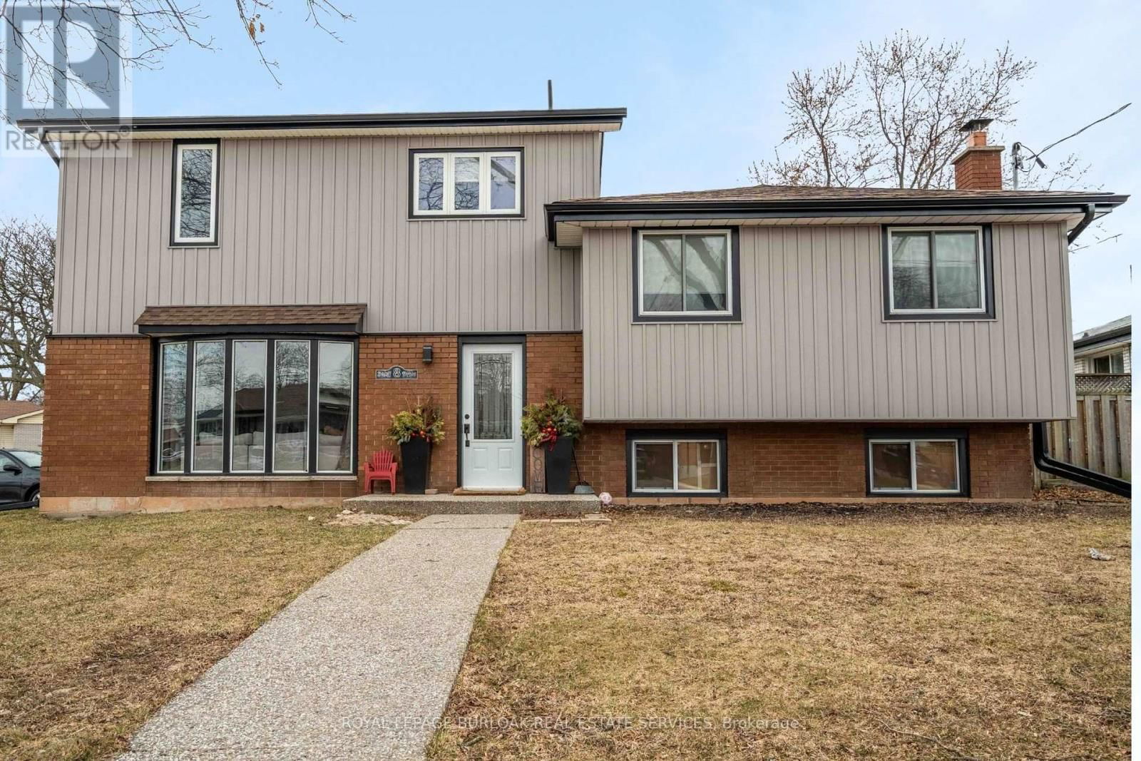 8 BANFF DRIVE Image 1