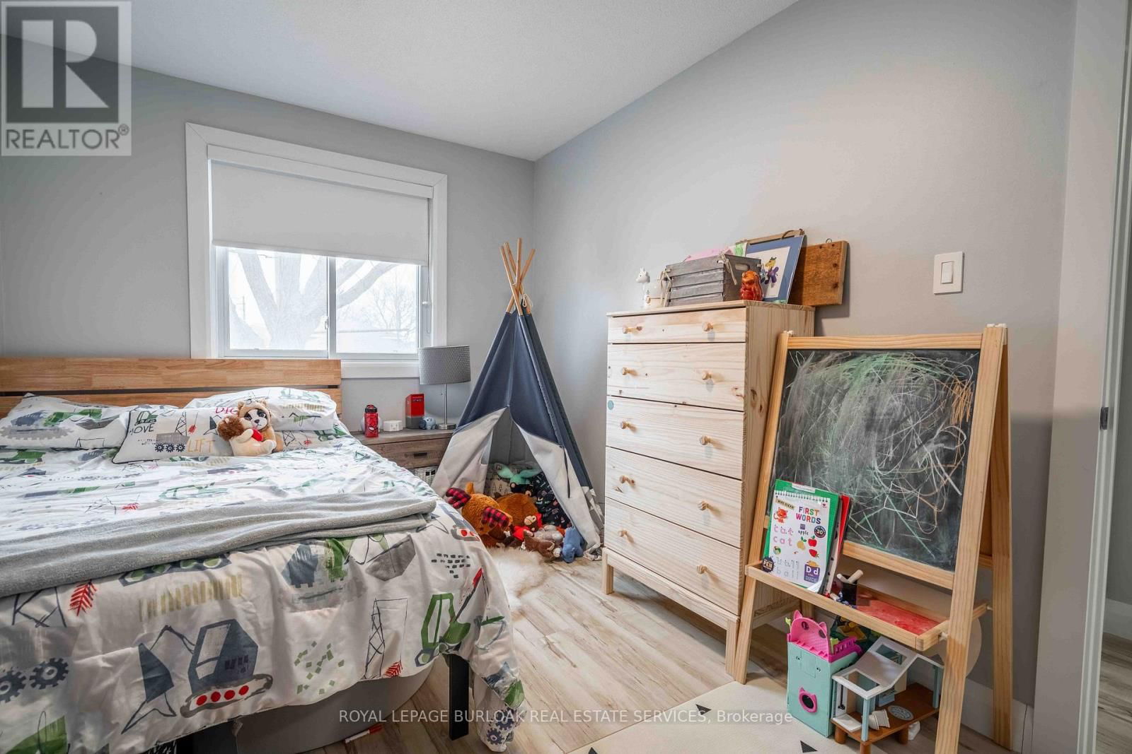 8 BANFF DRIVE Image 17