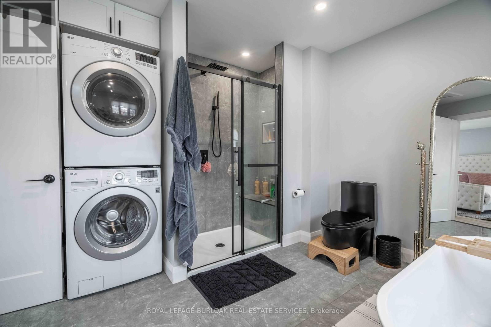 8 BANFF DRIVE Image 23