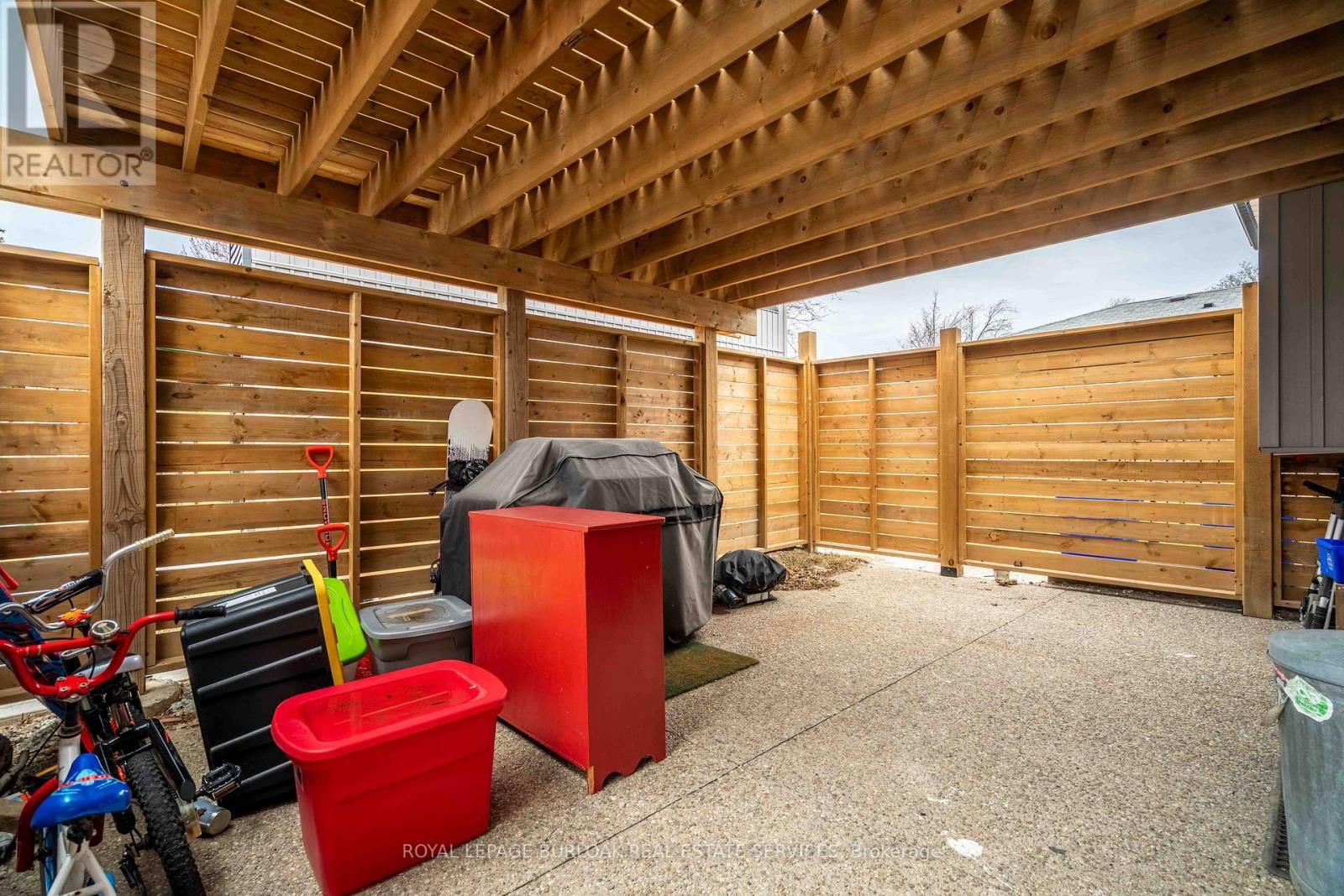 8 BANFF DRIVE Image 24