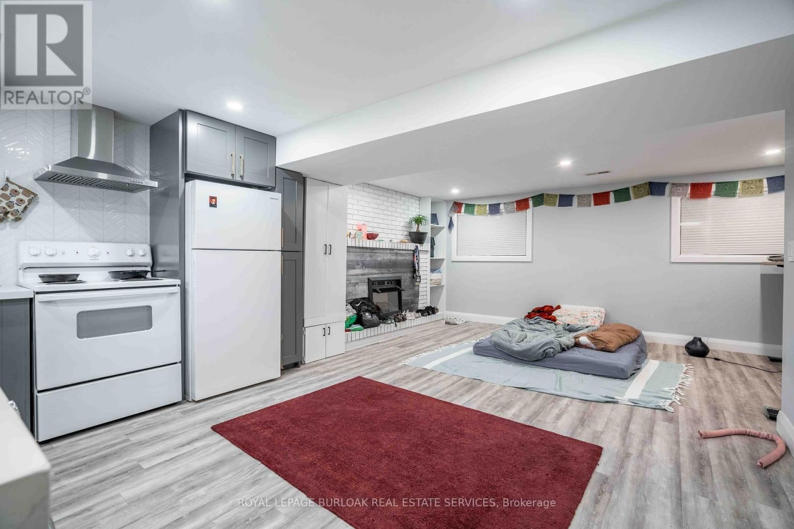 8 BANFF DRIVE Image 27