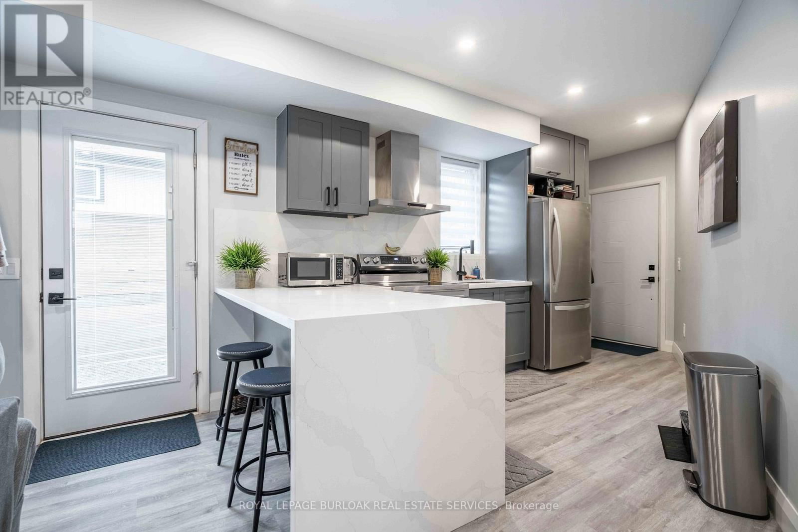 8 BANFF DRIVE Image 34
