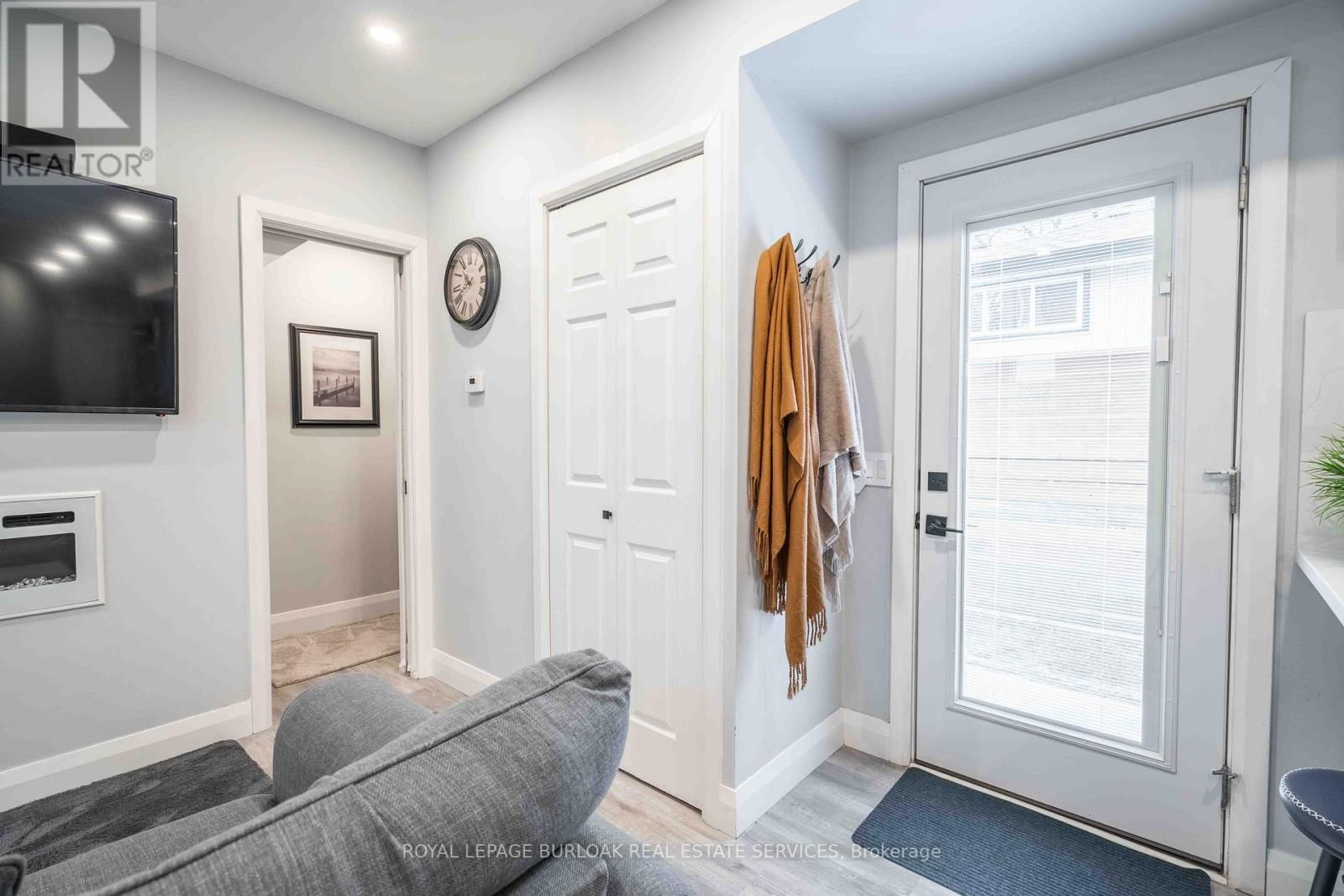 8 BANFF DRIVE Image 35