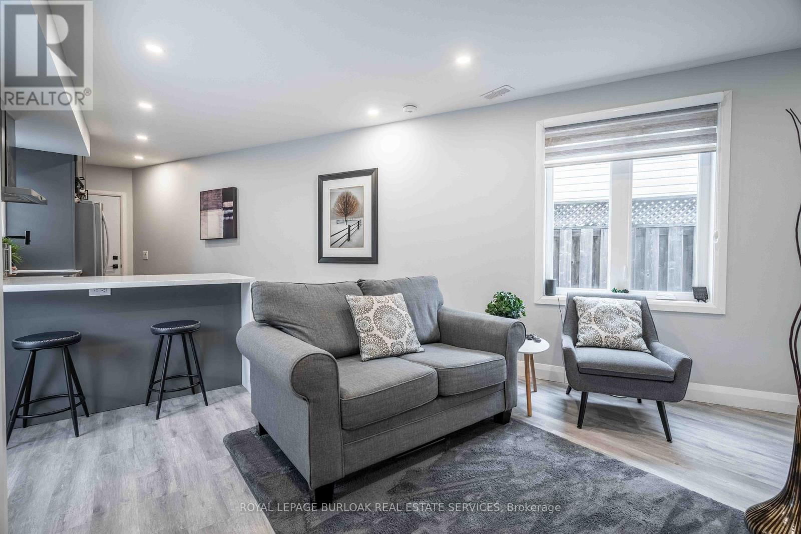 8 BANFF DRIVE Image 37