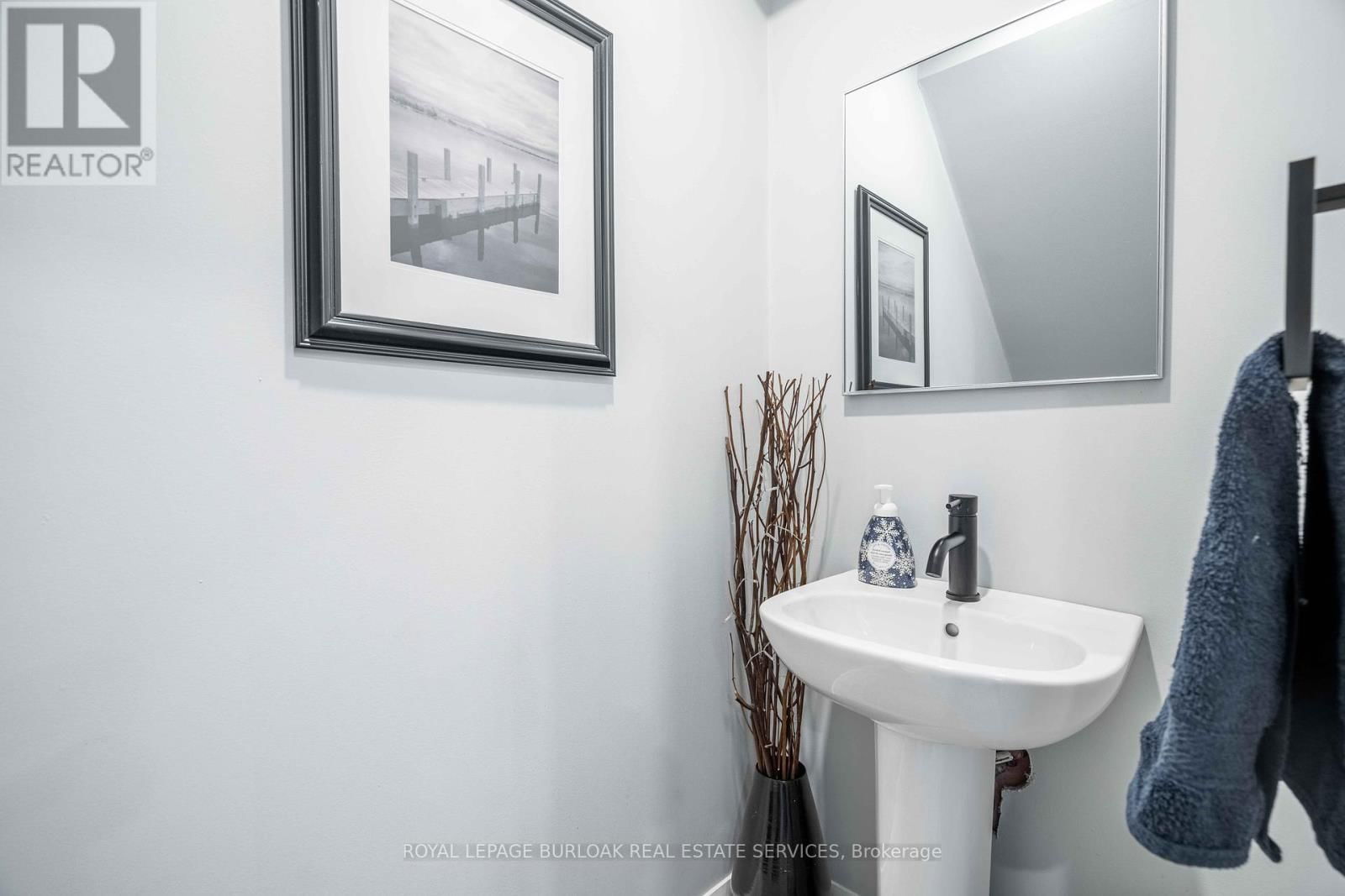 8 BANFF DRIVE Image 38