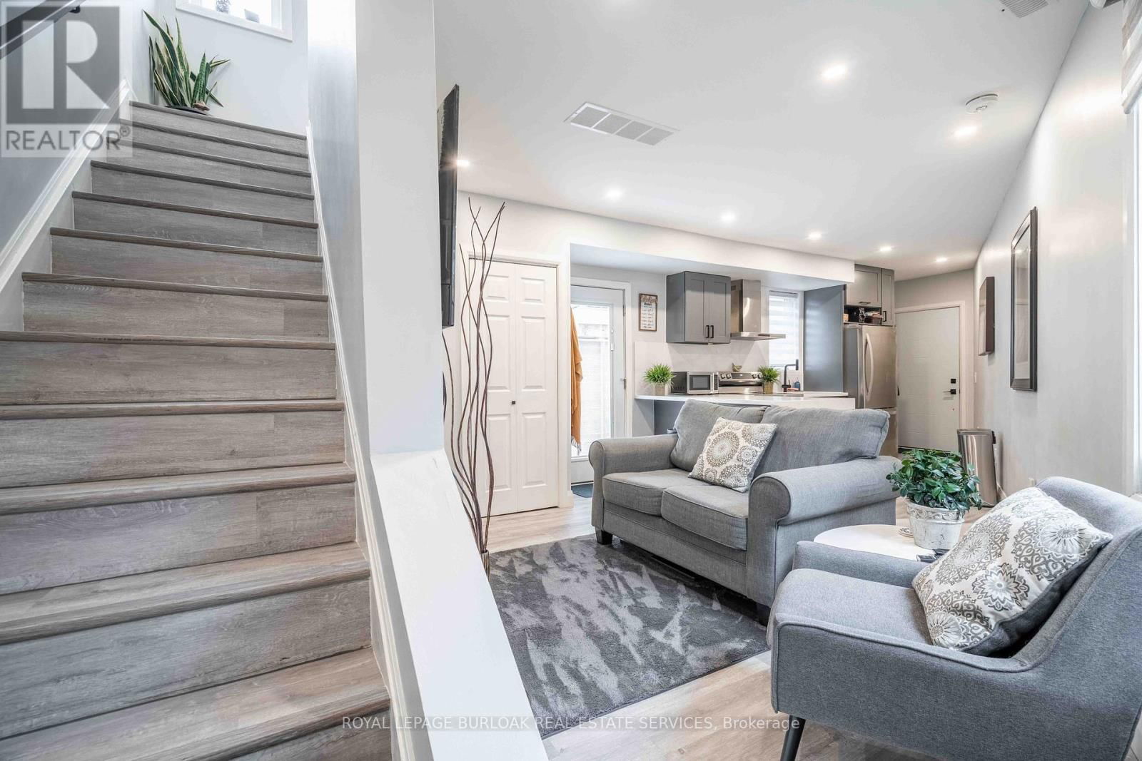 8 BANFF DRIVE Image 39