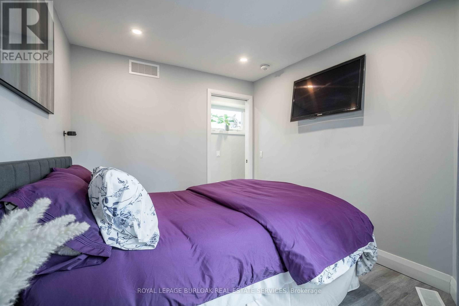 8 BANFF DRIVE Image 42