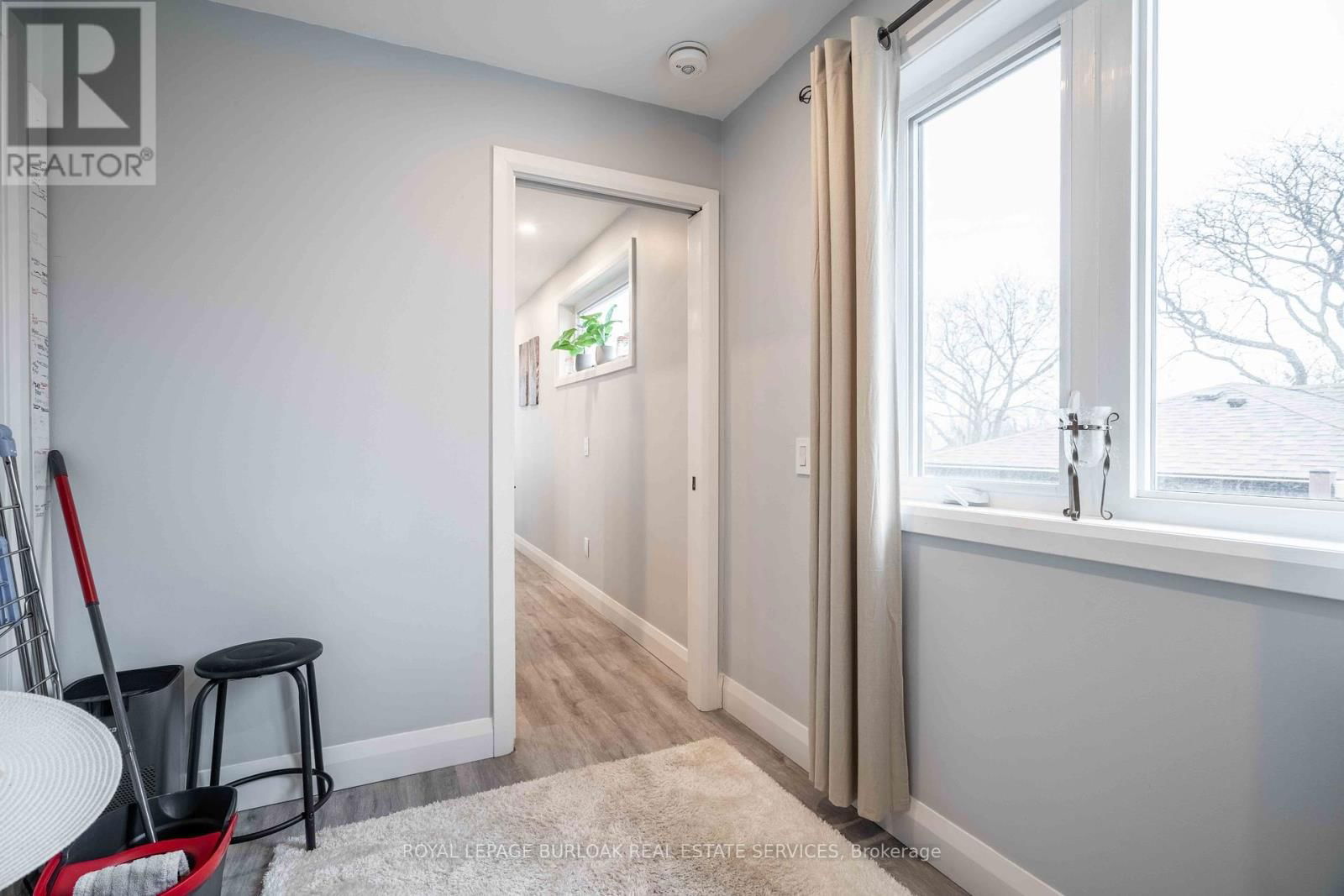8 BANFF DRIVE Image 44