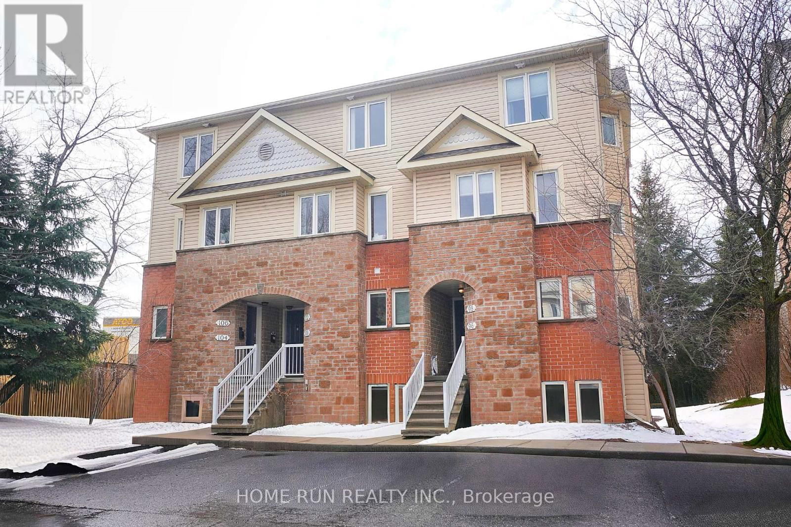 96 STRATHAVEN PRIVATE Image 1