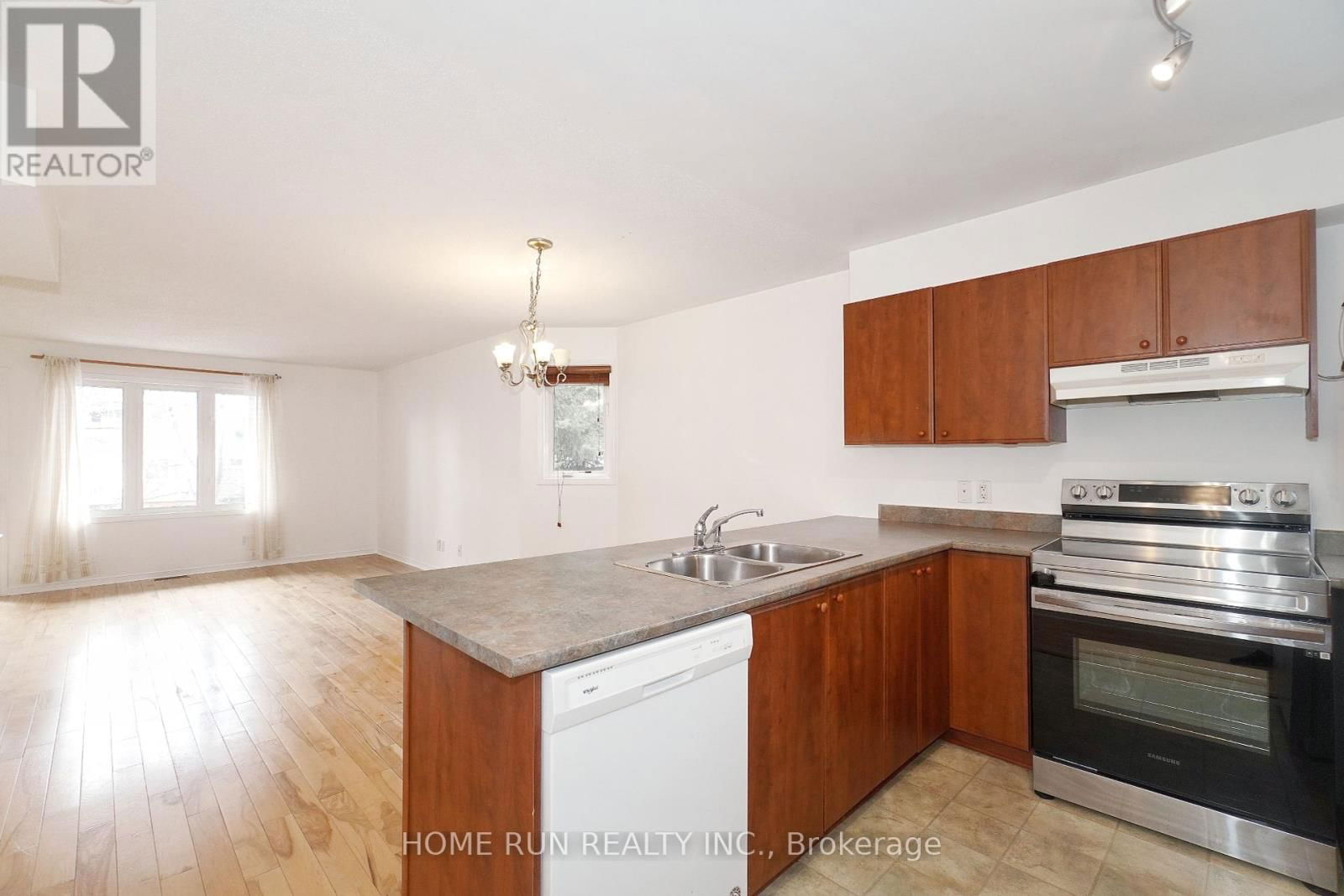 96 STRATHAVEN PRIVATE Image 13
