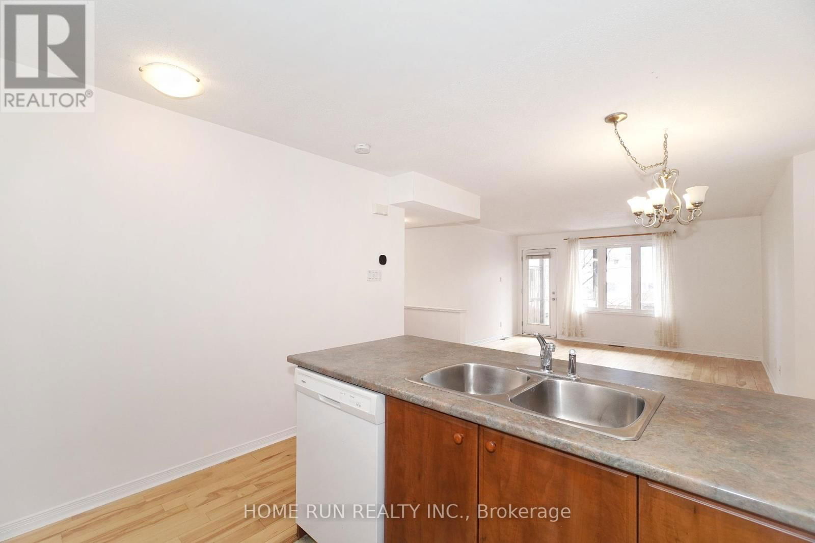96 STRATHAVEN PRIVATE Image 14