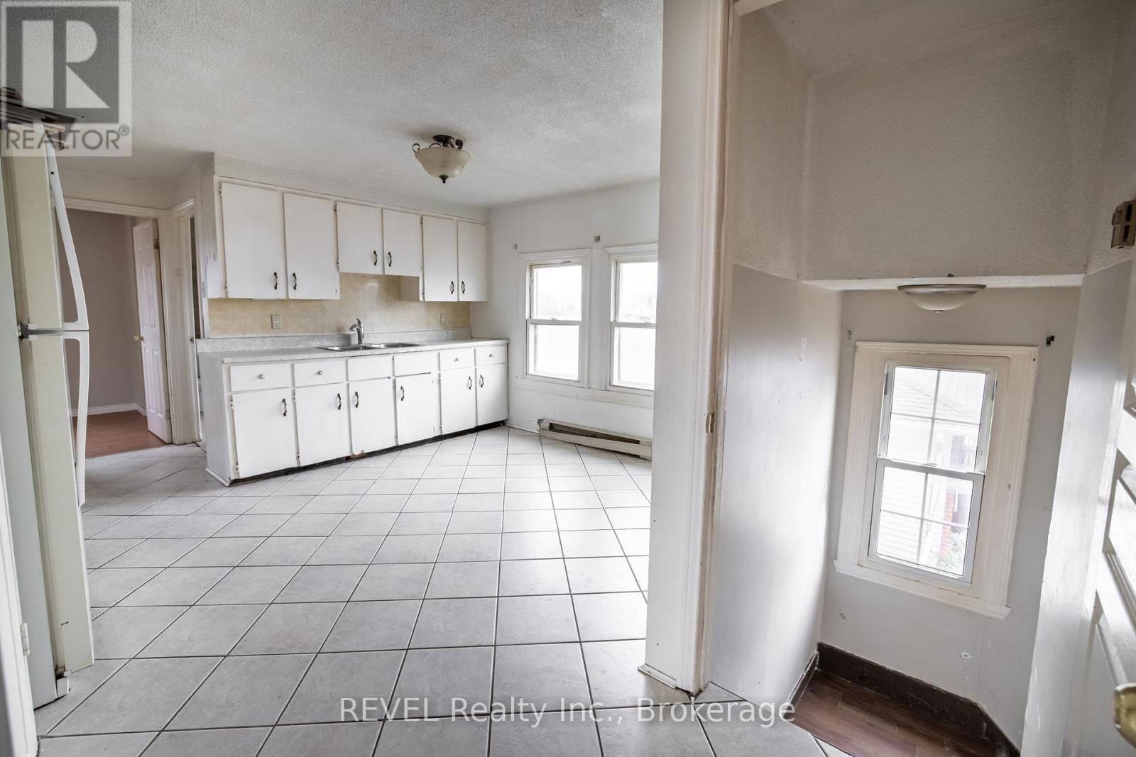 66 LILLIAN PLACE Image 4
