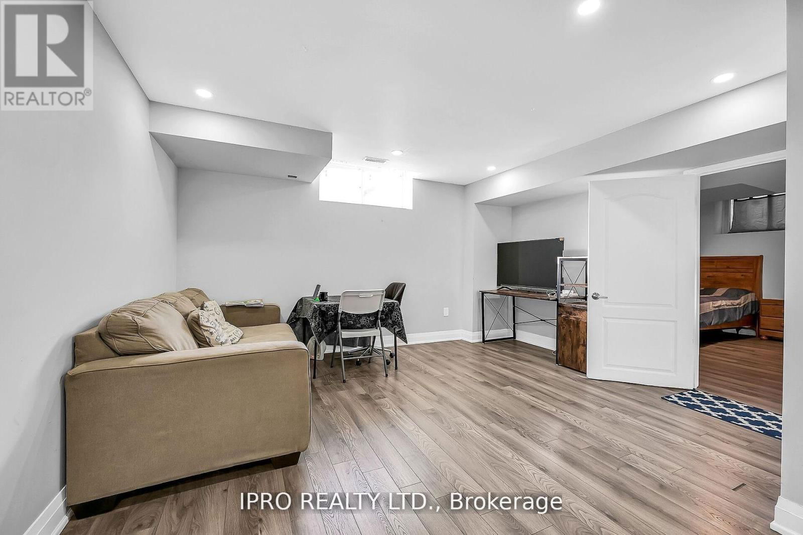 286 DALGLEISH TRAIL Image 34