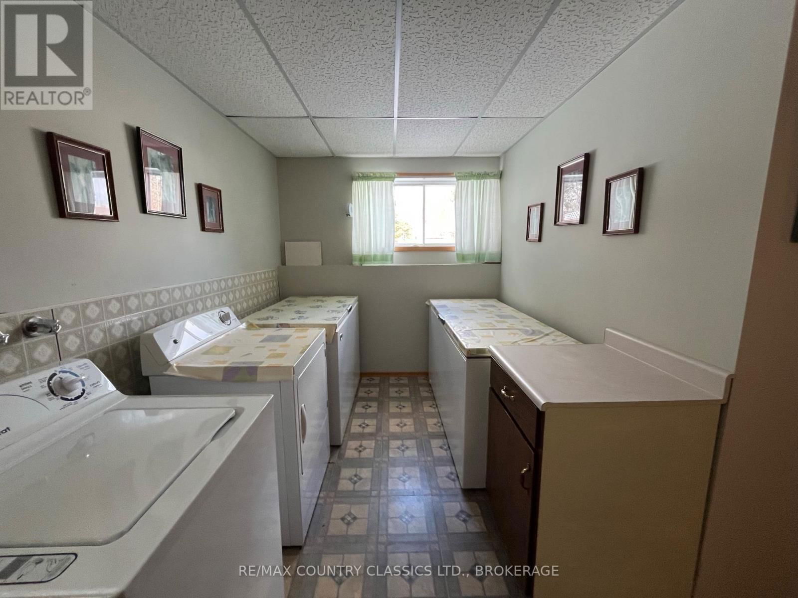 35 CLEMENT STREET Image 36