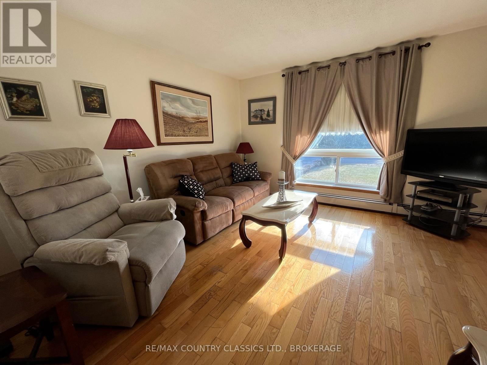 35 CLEMENT STREET Image 6
