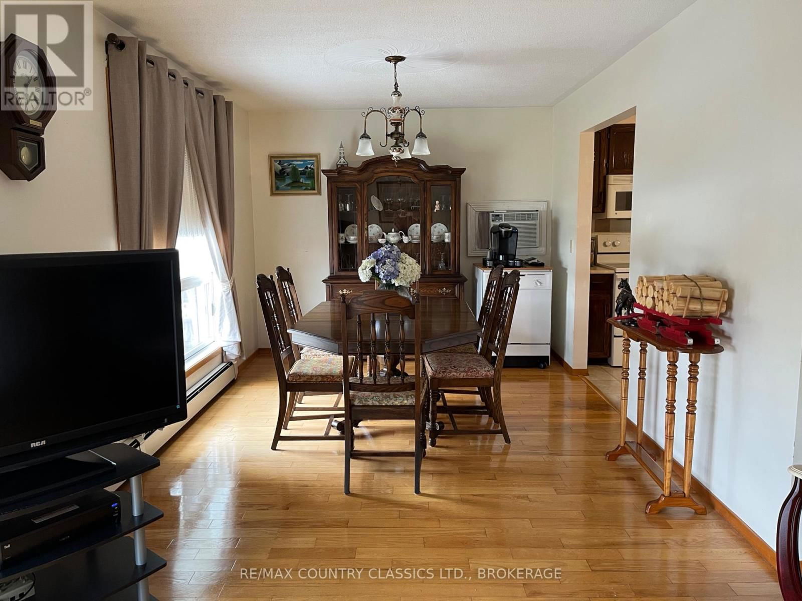 35 CLEMENT STREET Image 8