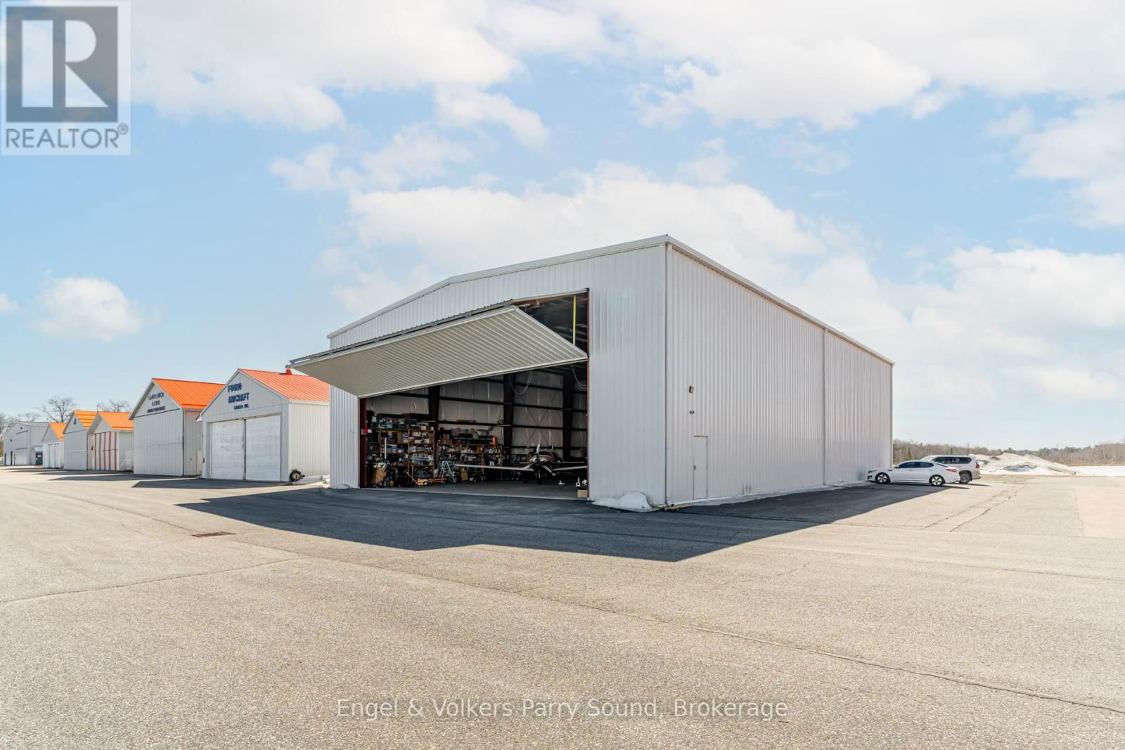 14 HANGAR ROAD Image 10