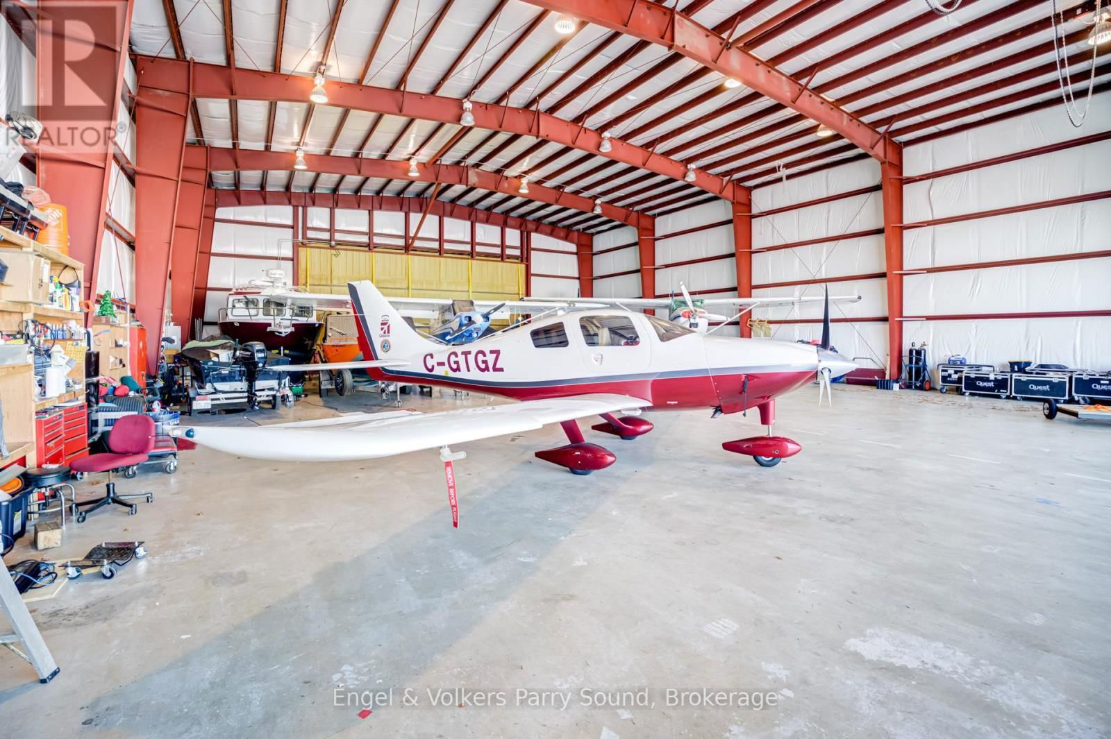 14 HANGAR ROAD Image 15