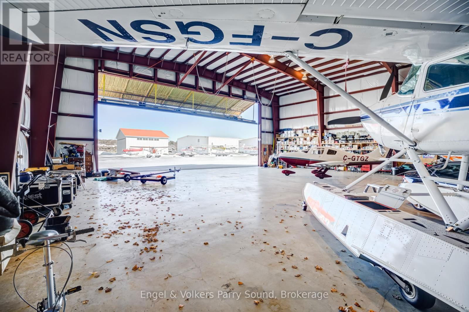 14 HANGAR ROAD Image 16