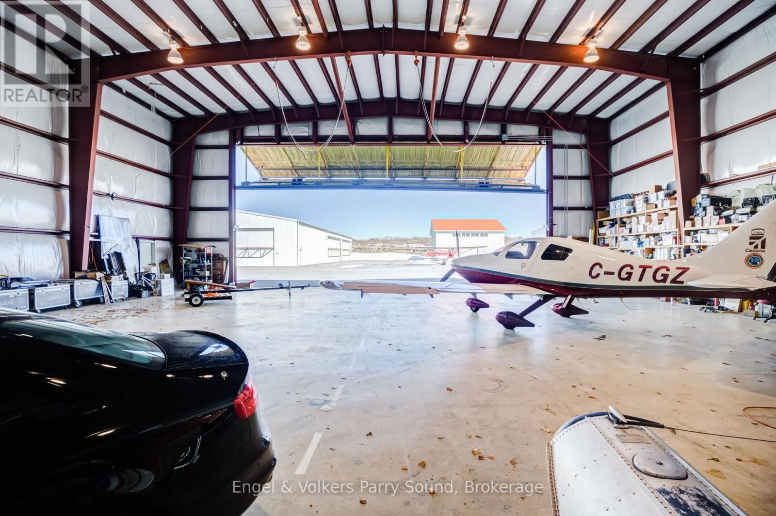 14 HANGAR ROAD Image 17