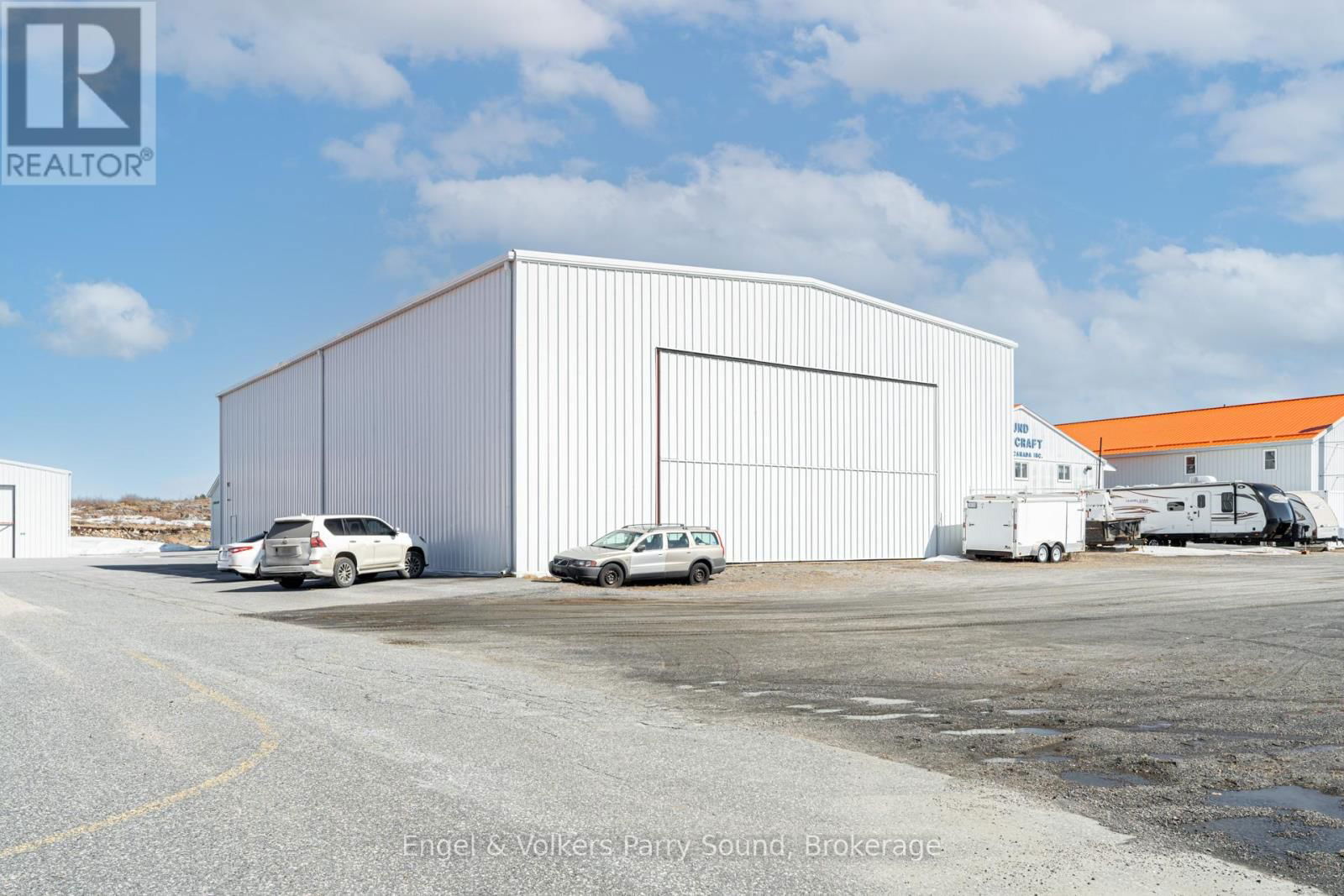 14 HANGAR ROAD Image 18