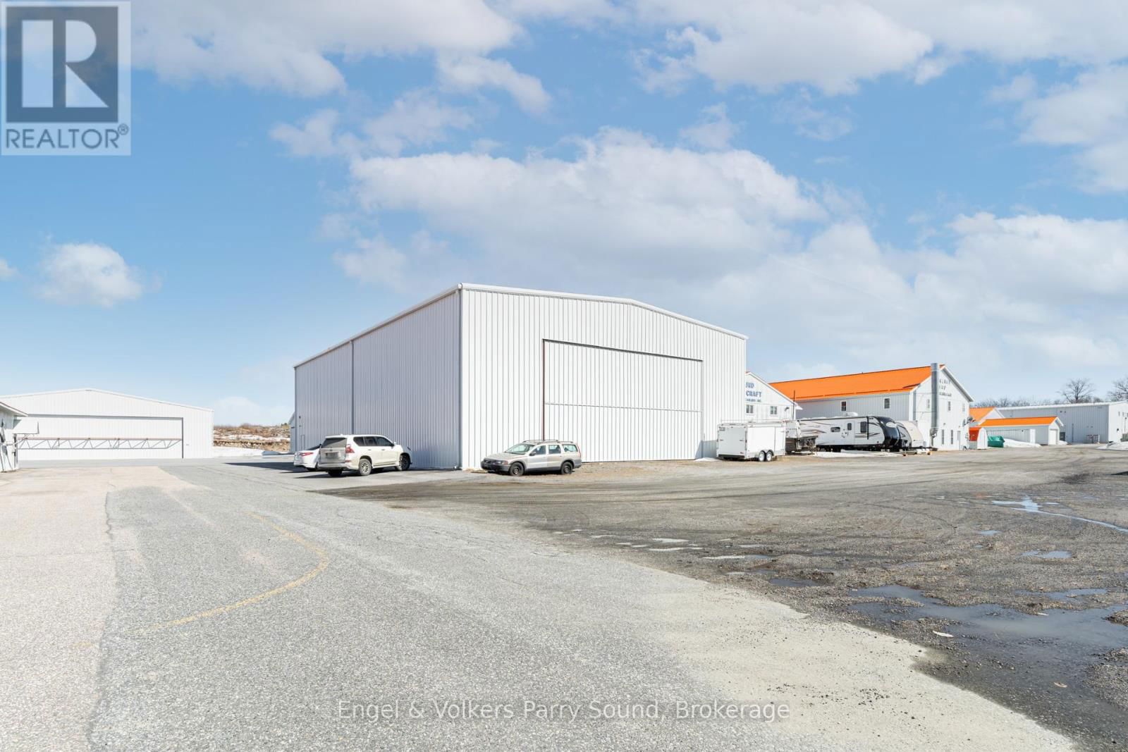 14 HANGAR ROAD Image 19