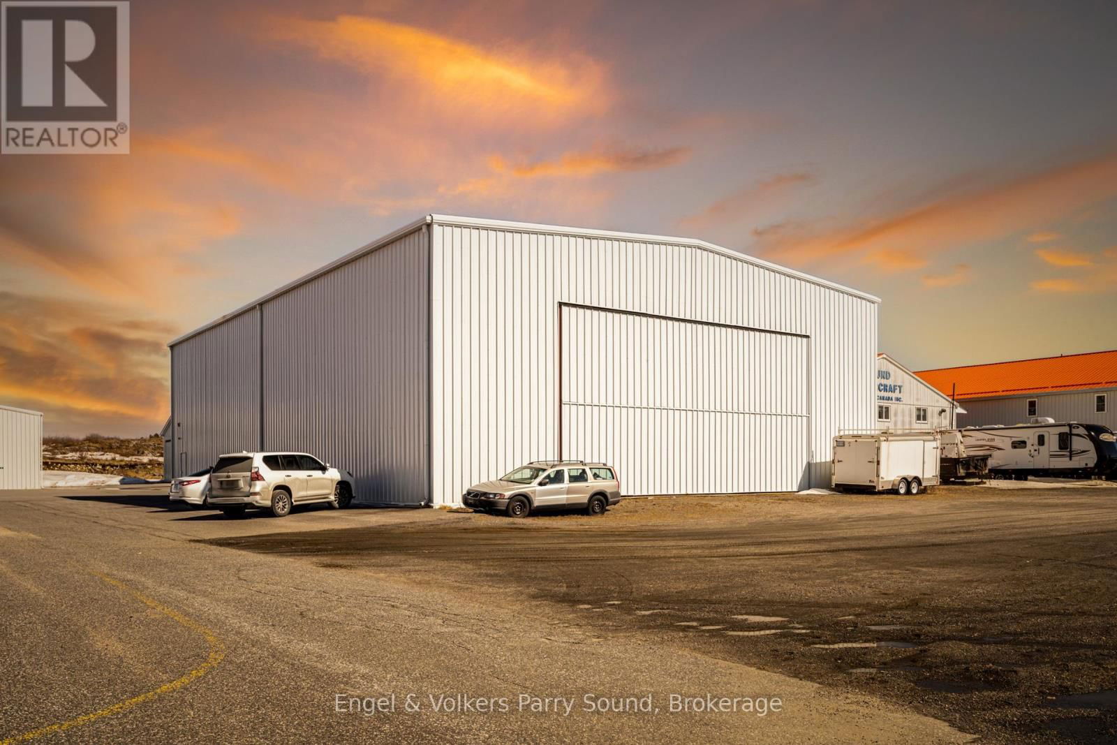 14 HANGAR ROAD Image 23