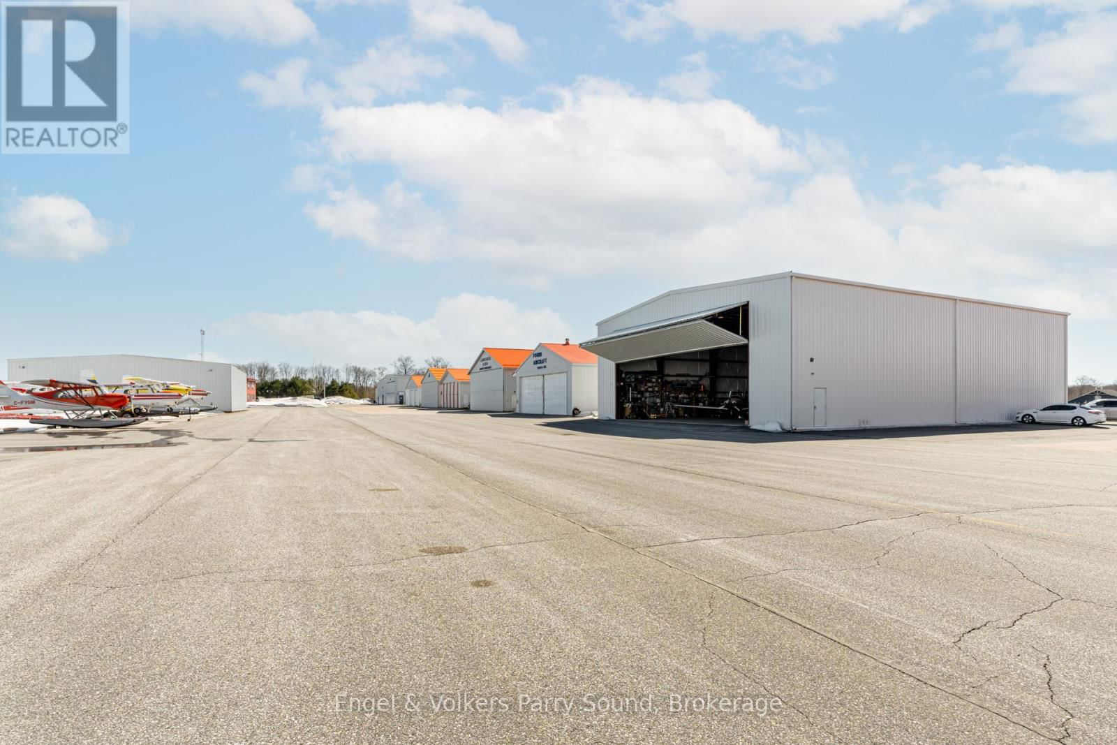 14 HANGAR ROAD Image 9