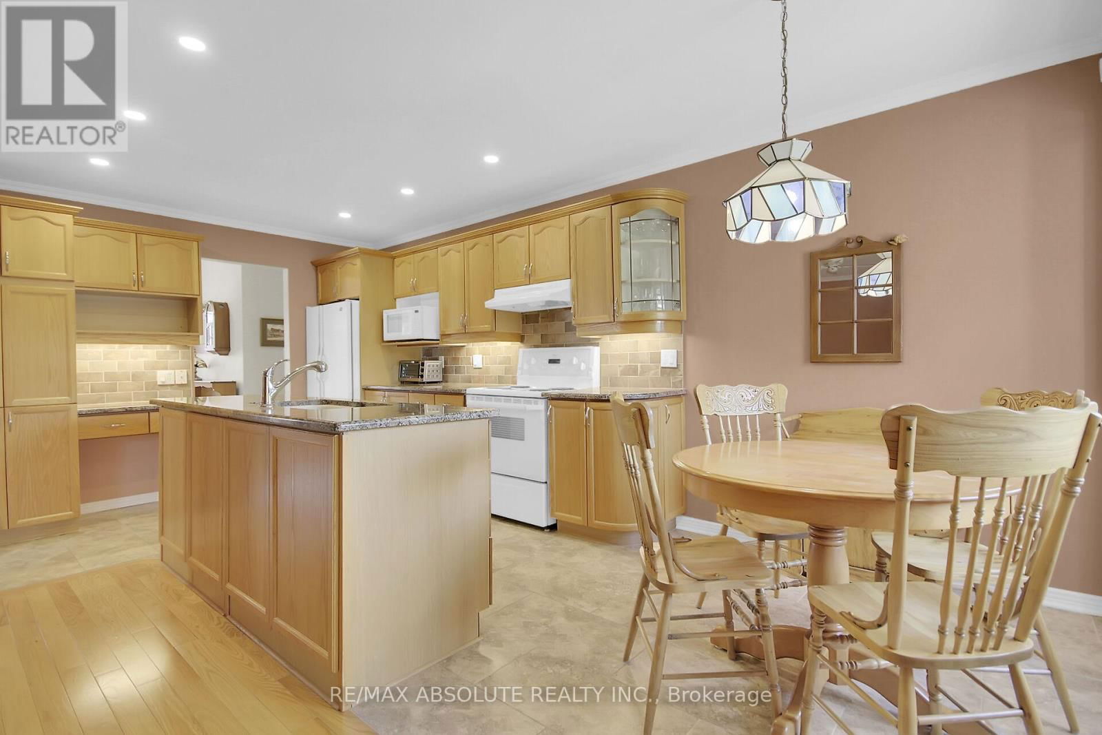 6 JACQUELINE CRESCENT Image 10