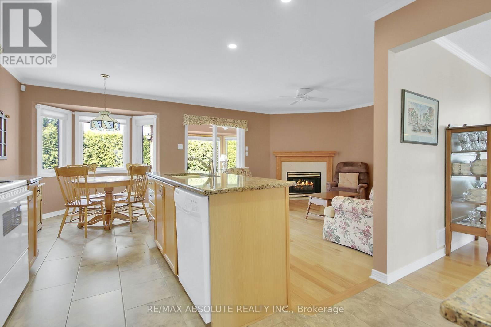 6 JACQUELINE CRESCENT Image 11