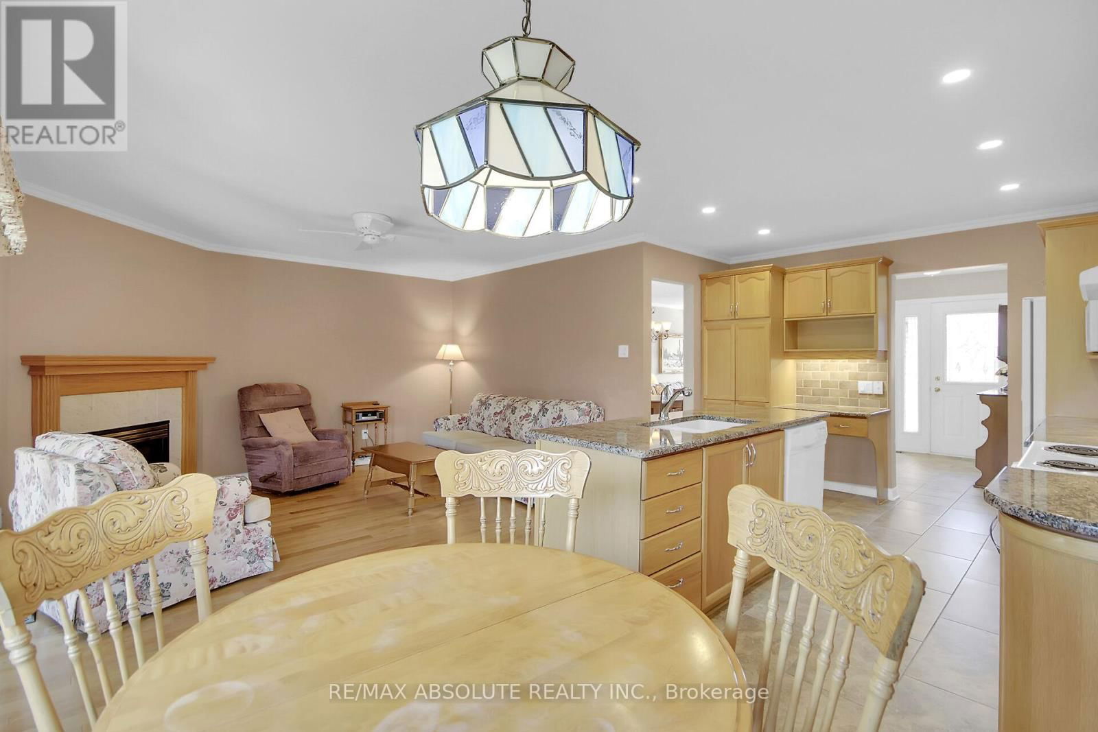 6 JACQUELINE CRESCENT Image 12
