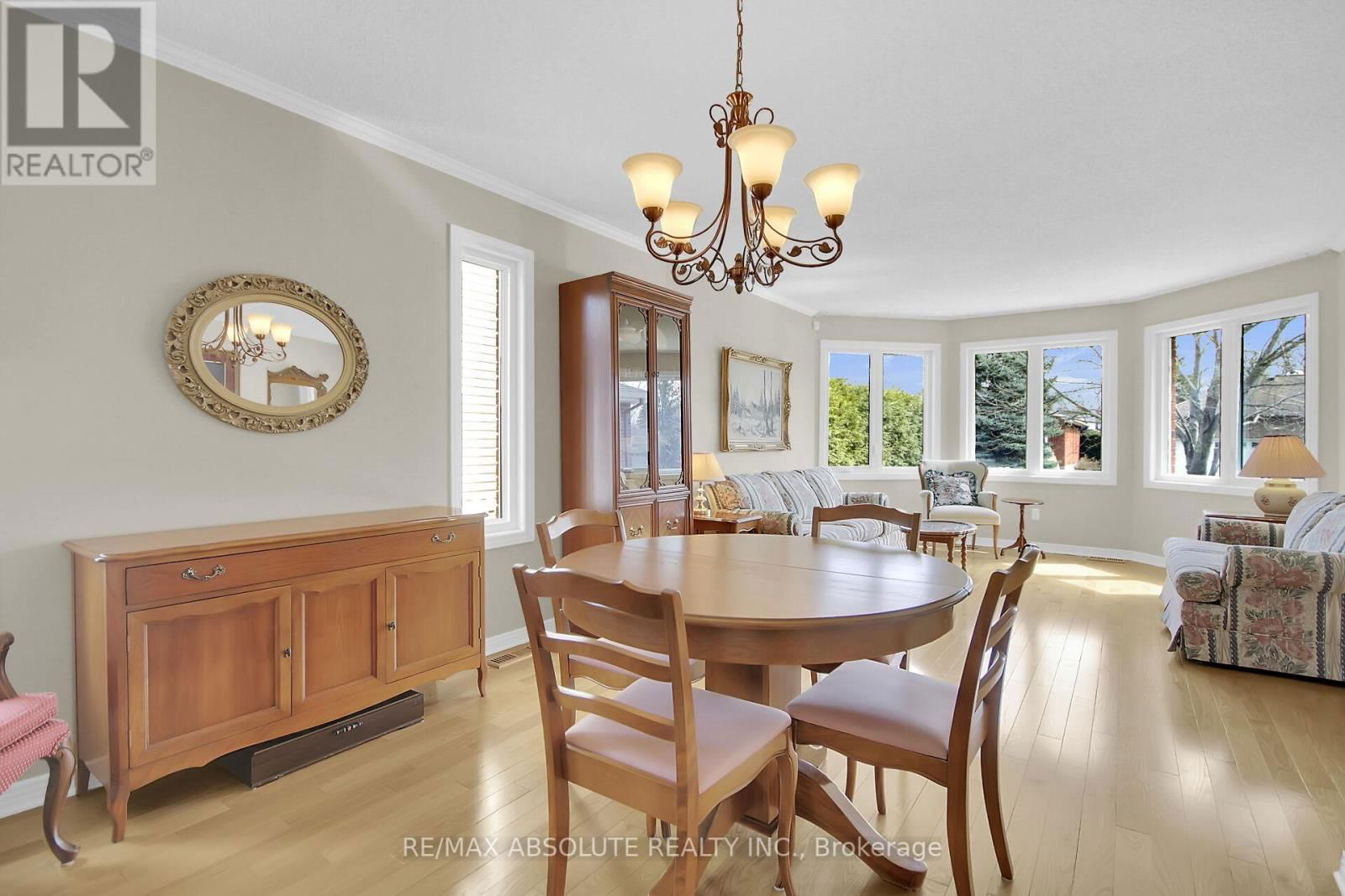 6 JACQUELINE CRESCENT Image 15