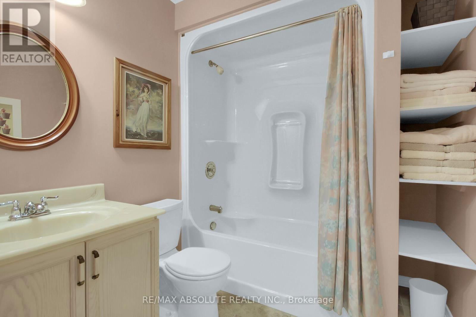 6 JACQUELINE CRESCENT Image 22