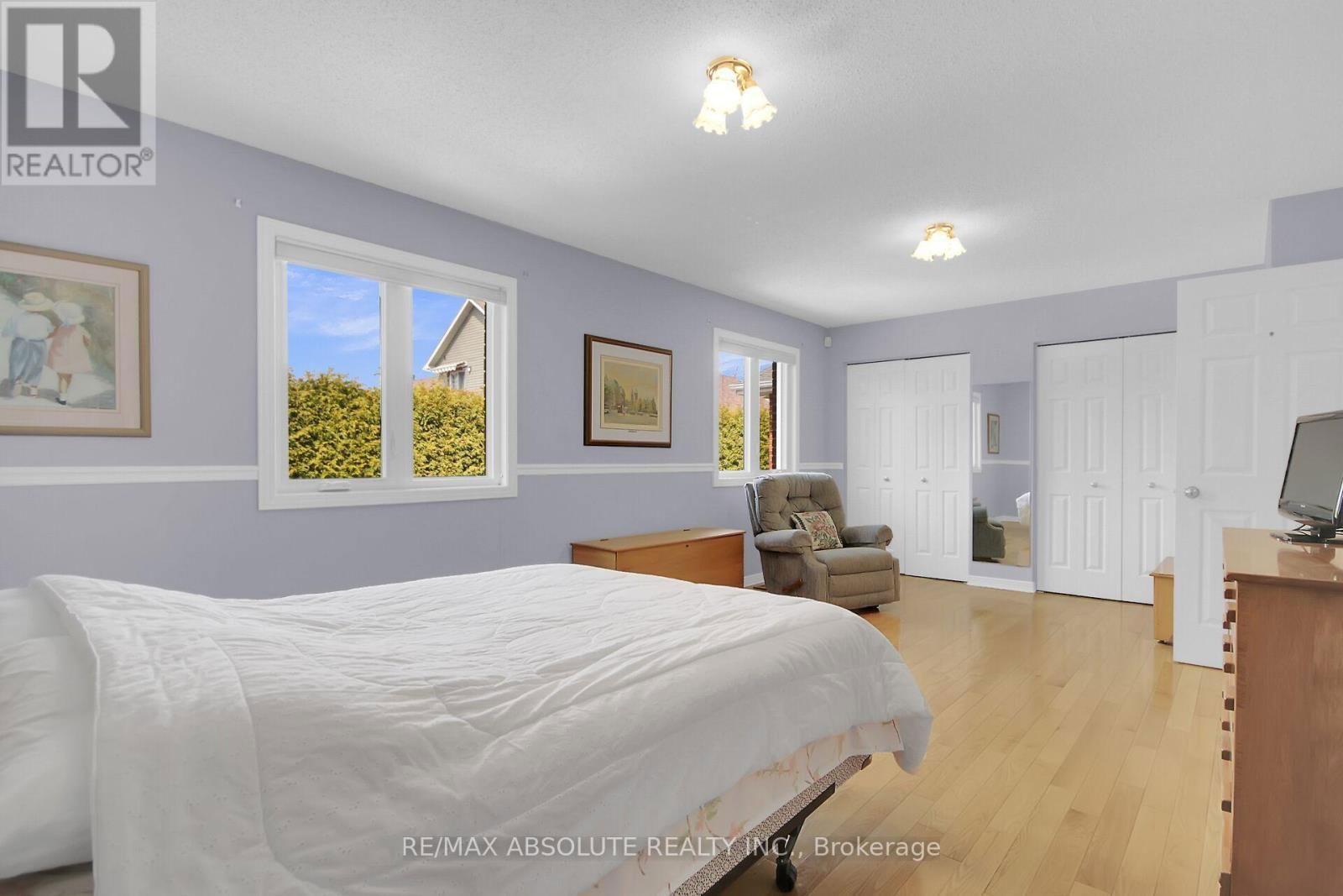 6 JACQUELINE CRESCENT Image 23