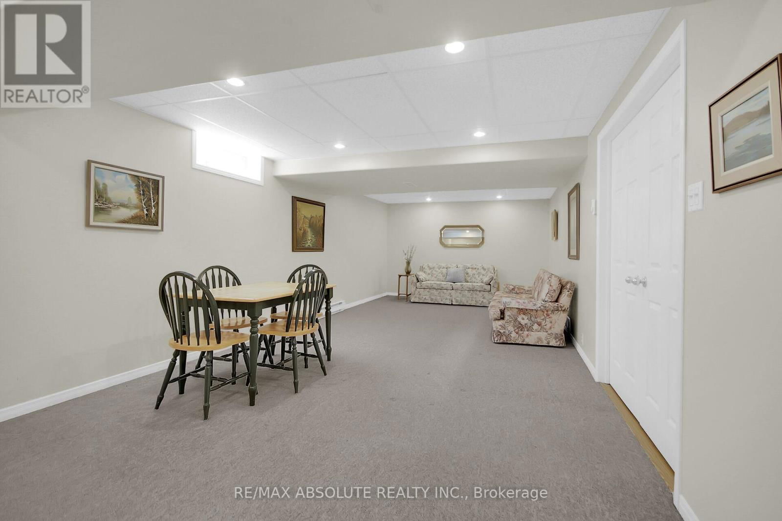 6 JACQUELINE CRESCENT Image 32