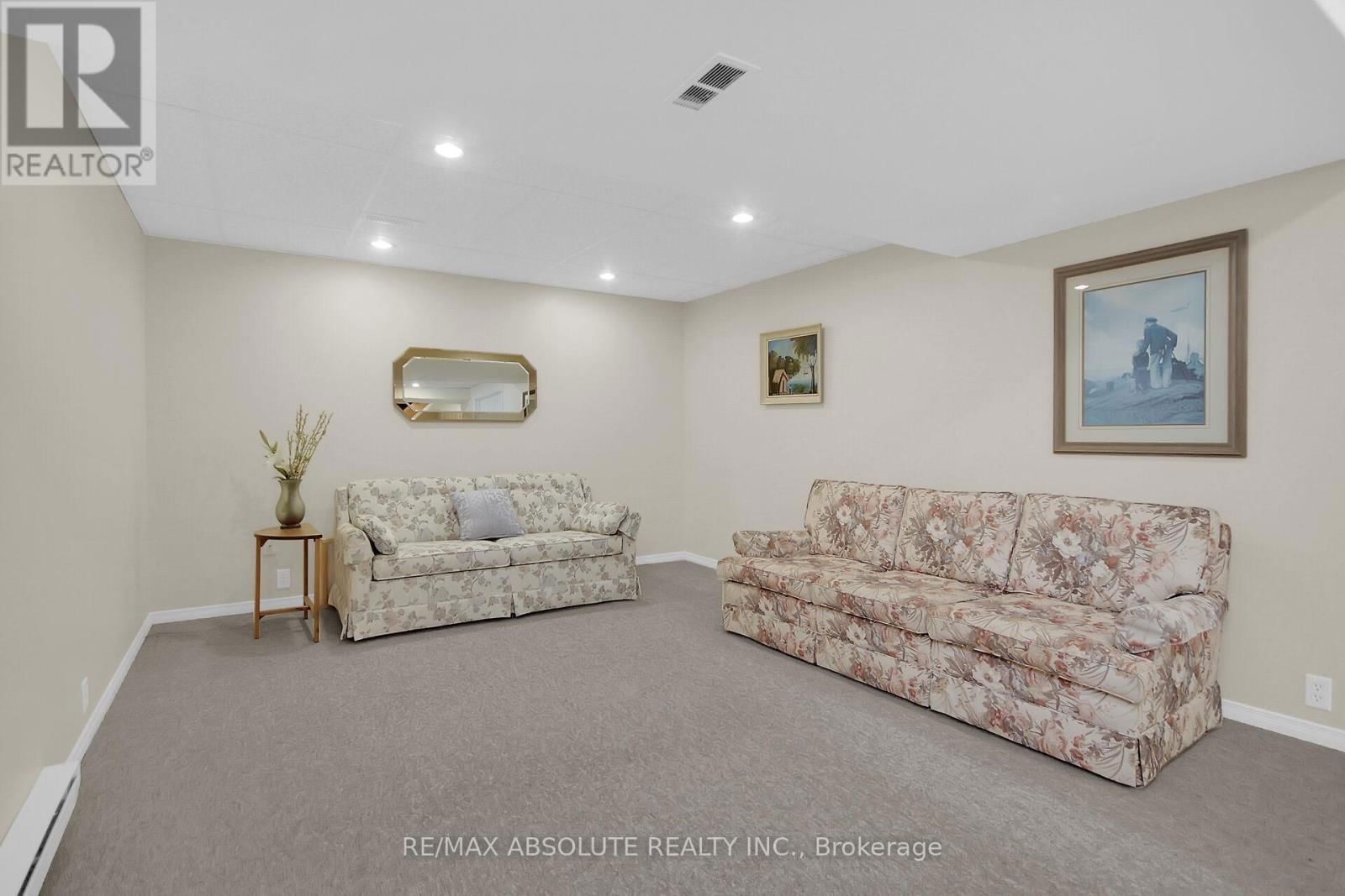 6 JACQUELINE CRESCENT Image 33