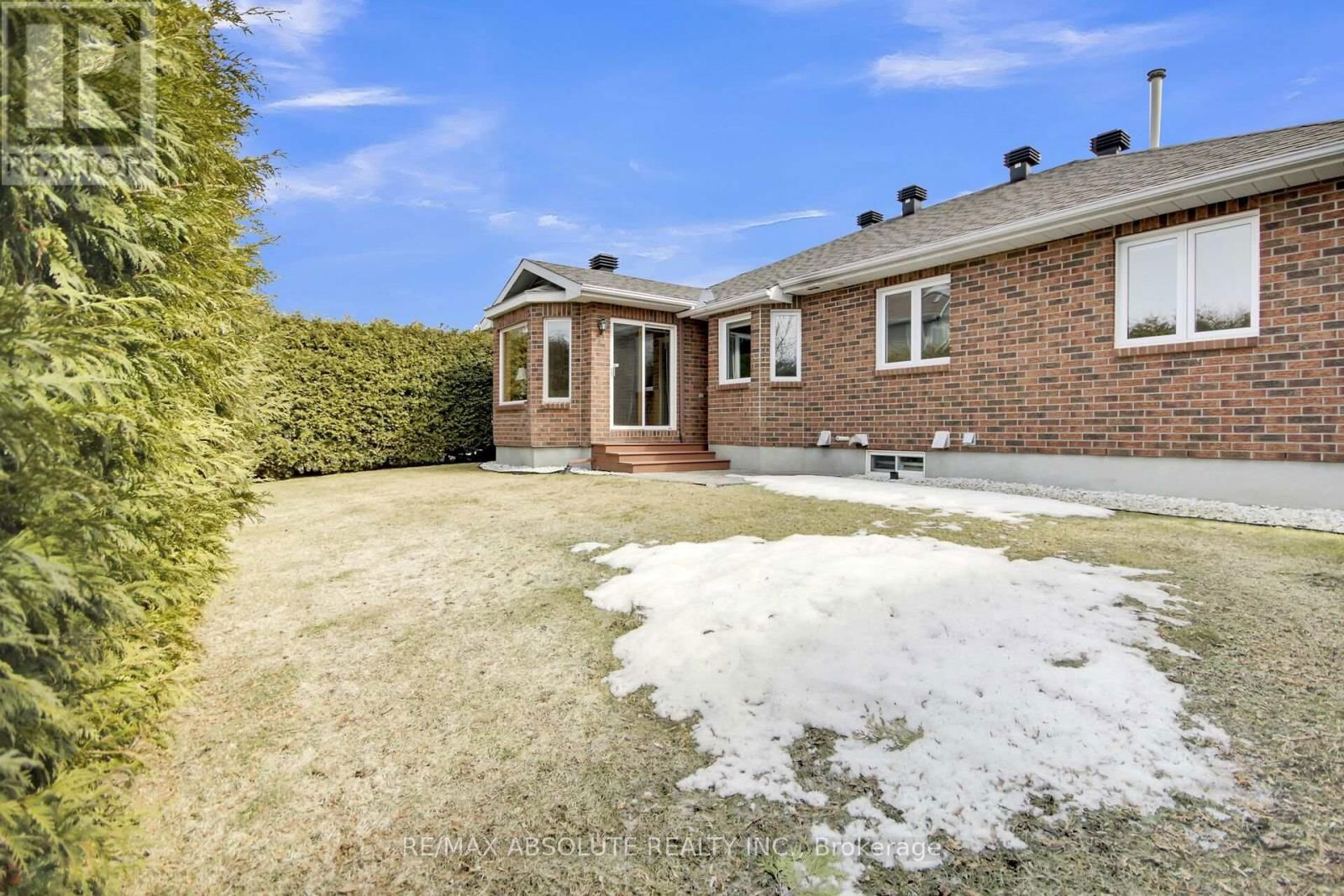 6 JACQUELINE CRESCENT Image 45