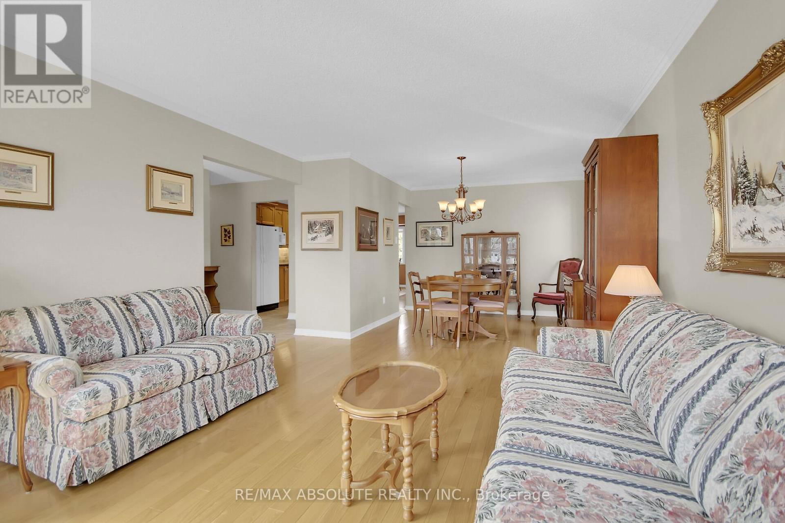 6 JACQUELINE CRESCENT Image 6