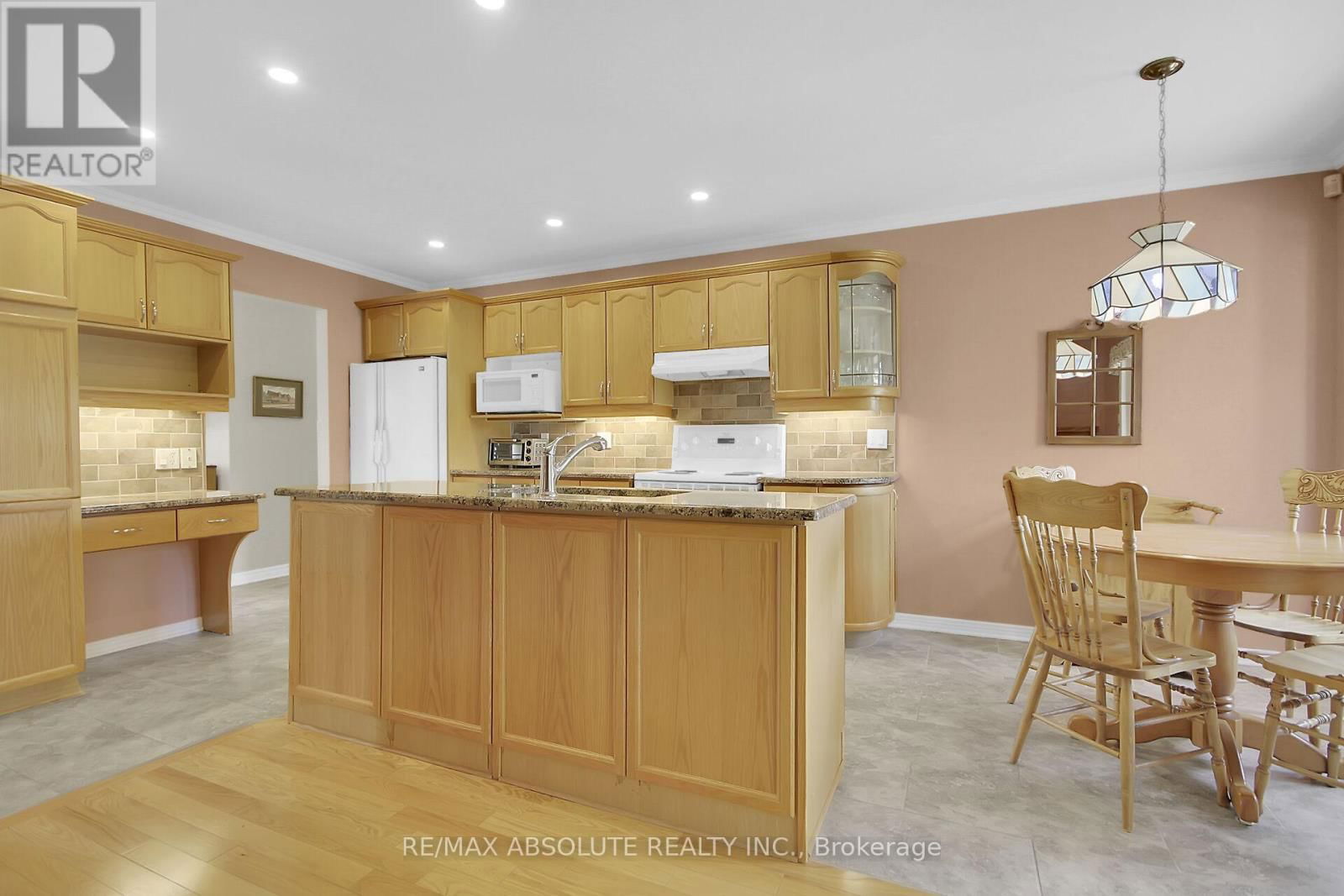 6 JACQUELINE CRESCENT Image 9