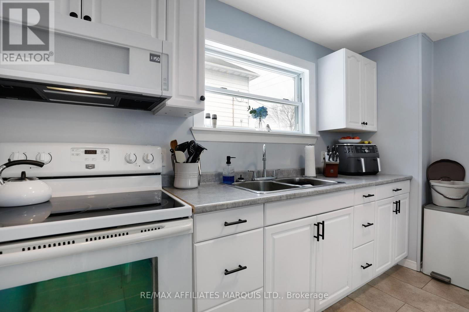 16 LEFEBVRE AVENUE Image 12