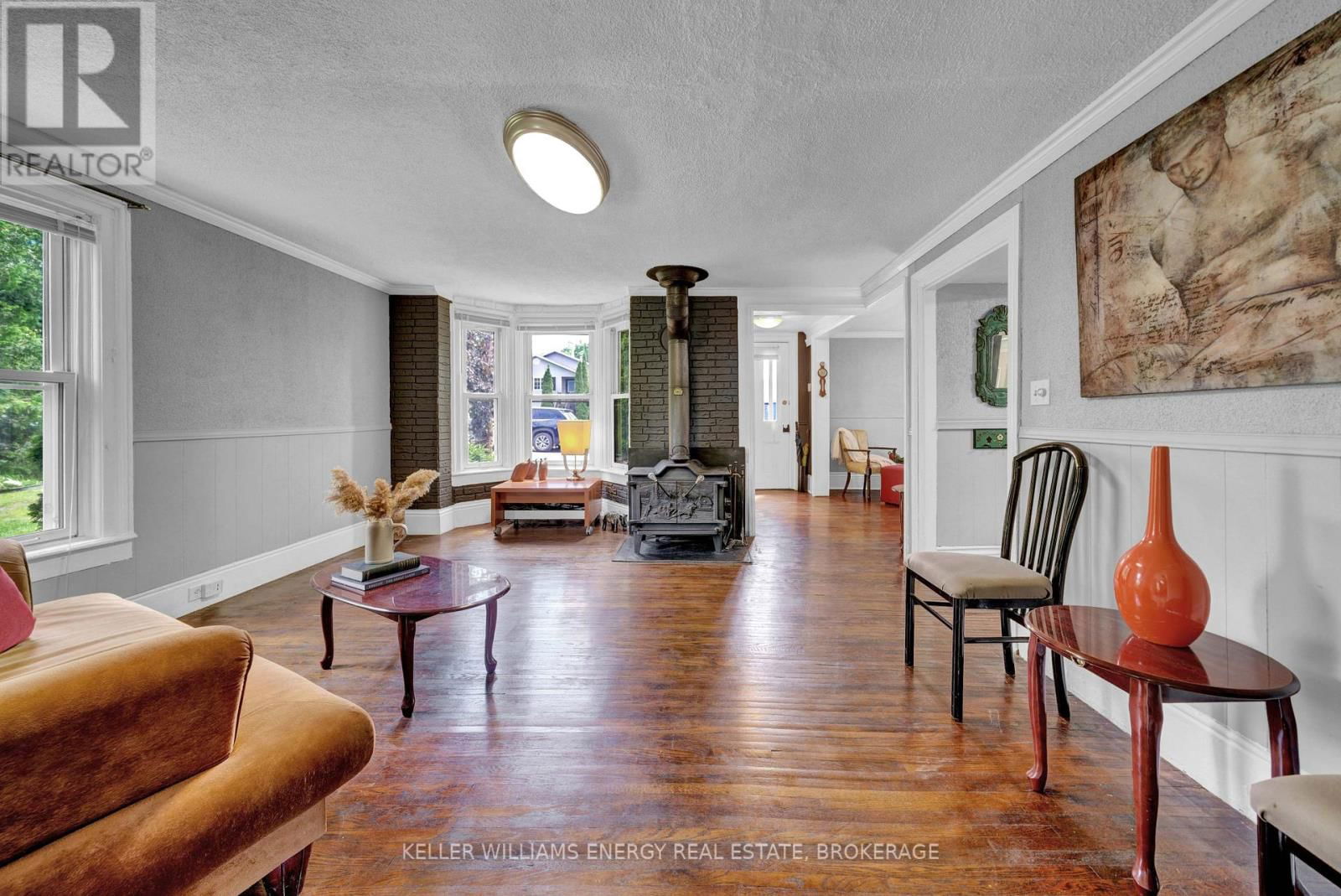 16 SQUIRES STREET Image 11