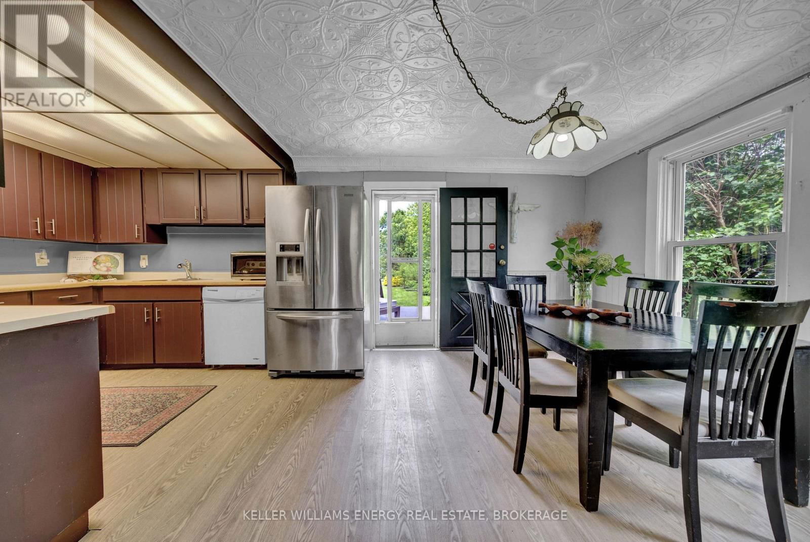 16 SQUIRES STREET Image 14