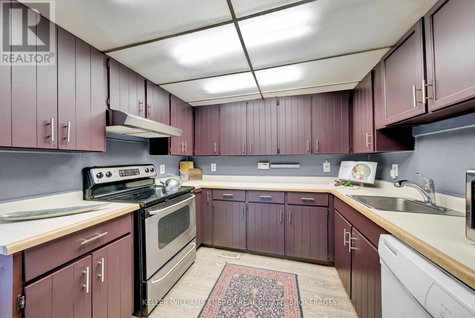16 SQUIRES STREET Image 16